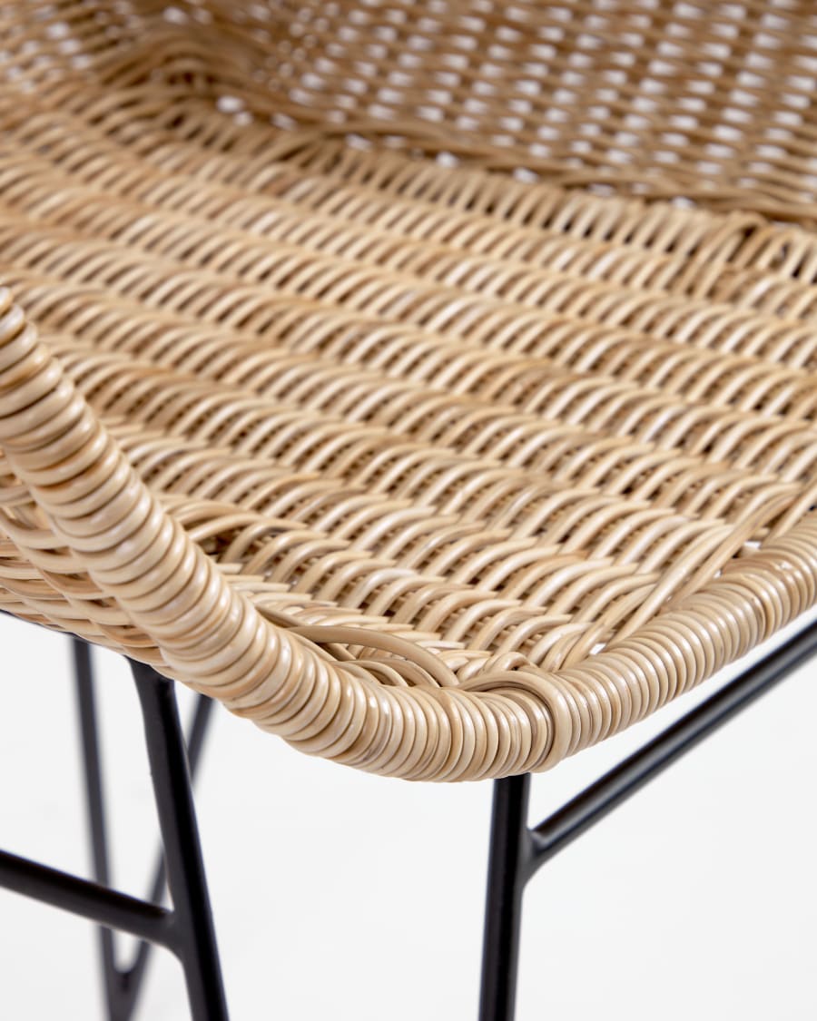 Chart outdoor chair in synthetic rattan, with galvanised steel legs in a black finish