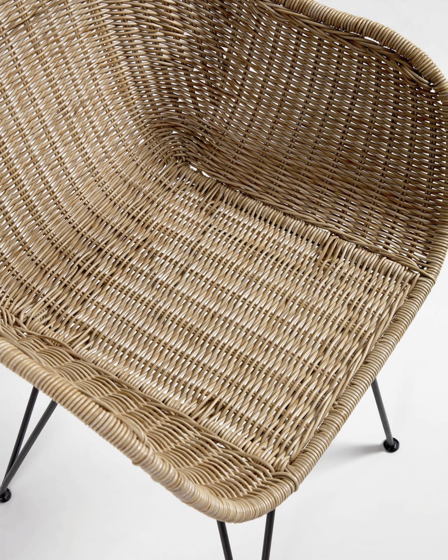Chart outdoor chair in synthetic rattan, with galvanised steel legs in a black finish