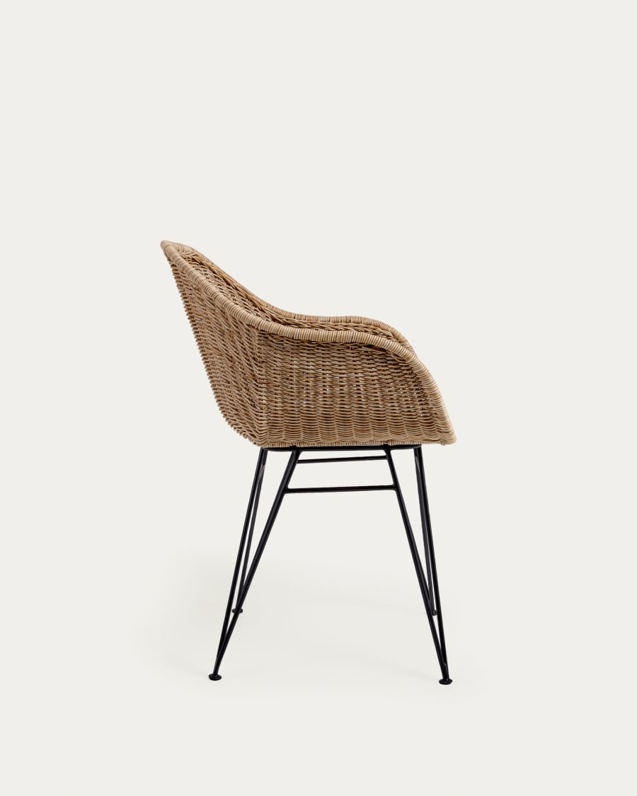 Chart outdoor chair in synthetic rattan, with galvanised steel legs in a black finish
