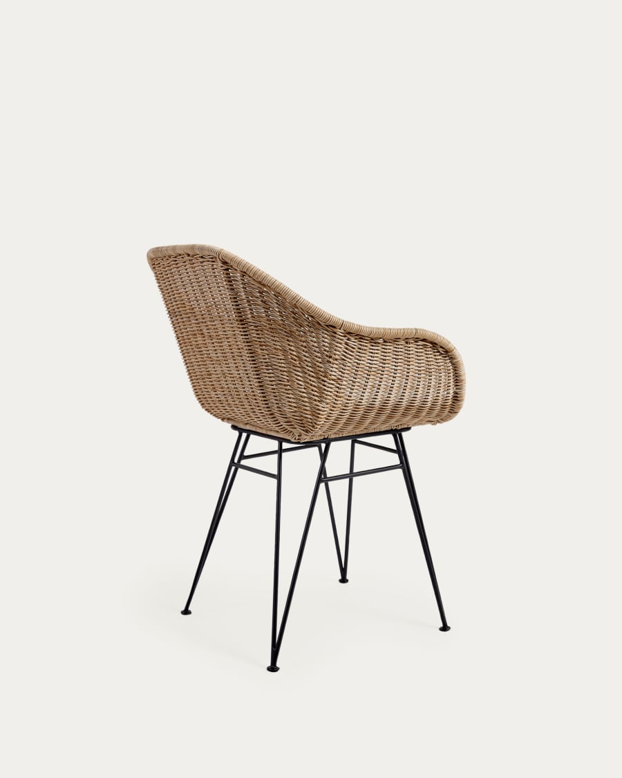 Chart outdoor chair in synthetic rattan, with galvanised steel legs in a black finish