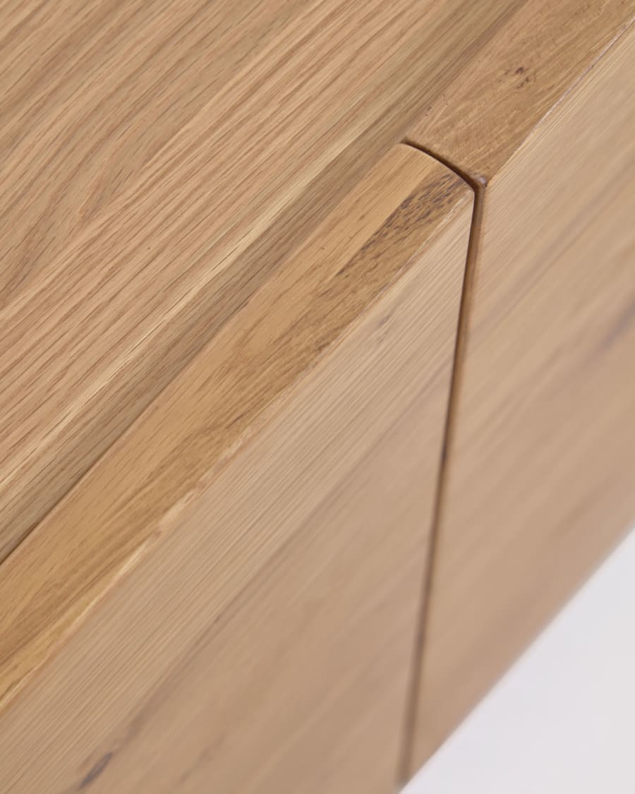 Rasha sideboard with oak veneer with natural finish 180 x 71 cm.