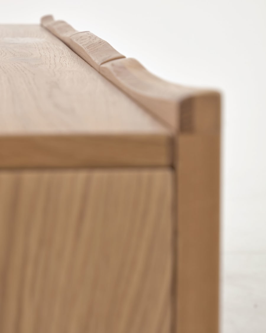 Rasha sideboard with oak veneer with natural finish 180 x 71 cm.