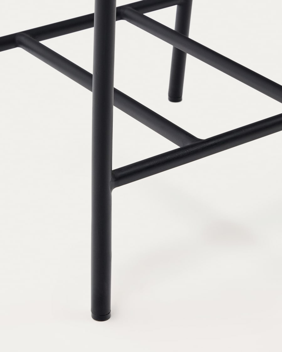 Algueret Hocker aus massivem Eukalyptusholz, Naturfinish, schwarzes Aluminium, 65 cm, FSC 100%