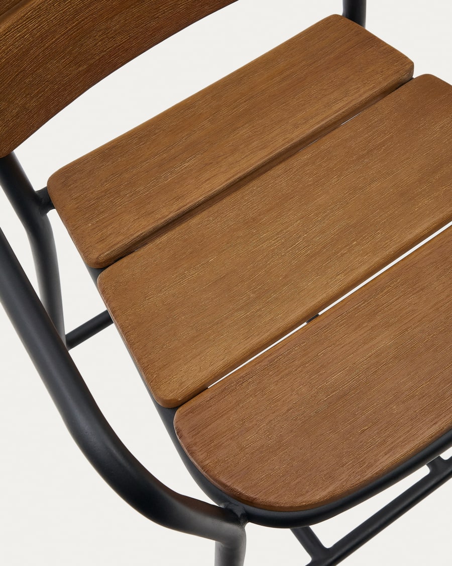 Algueret Hocker aus massivem Eukalyptusholz, Naturfinish, schwarzes Aluminium, 65 cm, FSC 100%