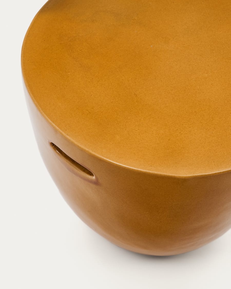 Mesquida outdoor side table made of ceramic with glazed mustard finish Ø 45 cm
