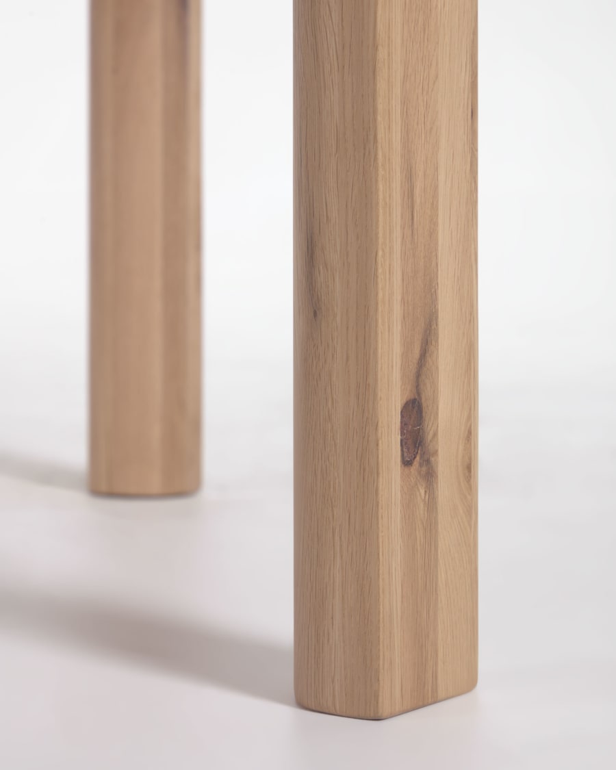 Extendable circular table Colleen with an oak veneer and solid wood legs Ø120(170)x120 cm