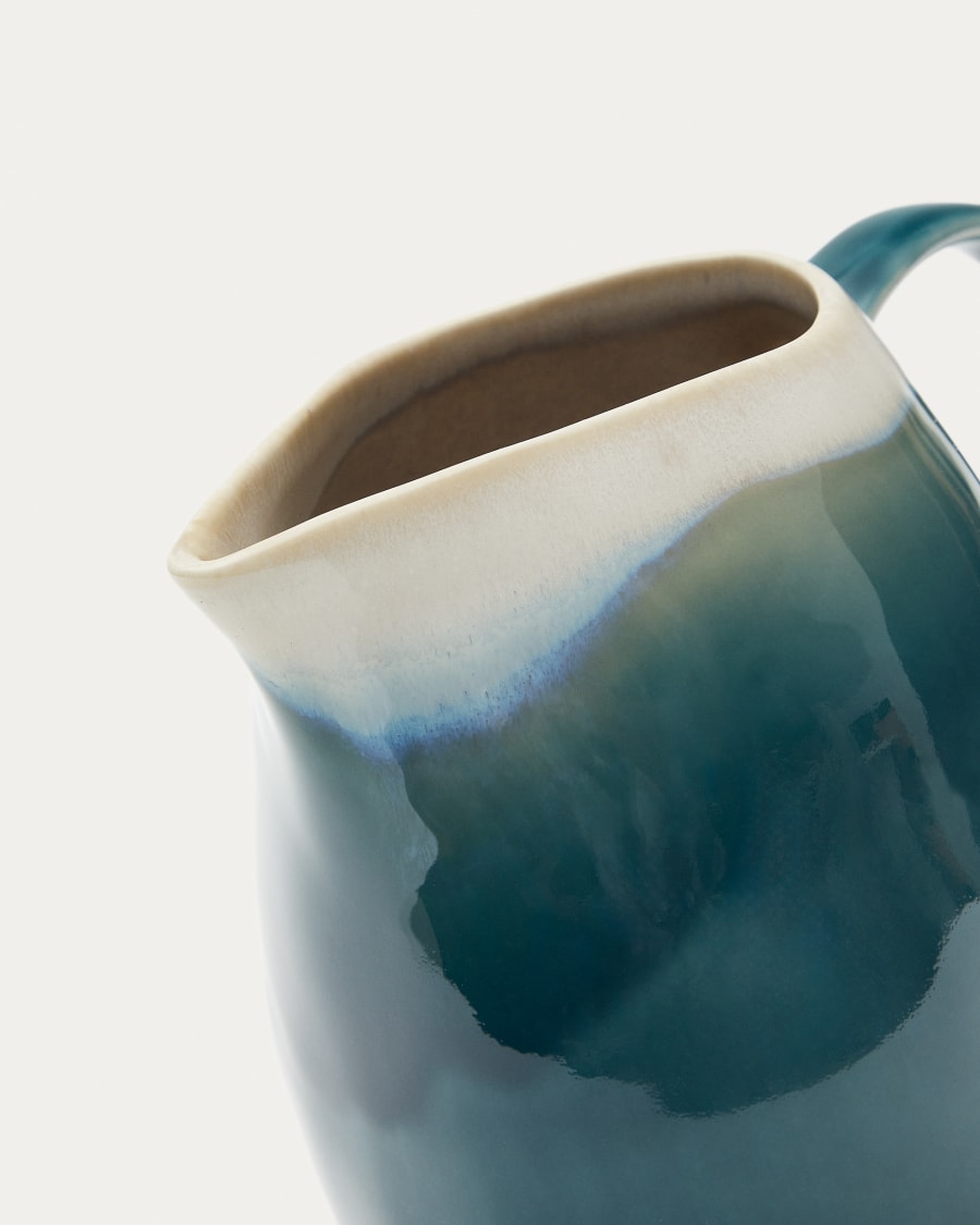 Sanet blue and white jug