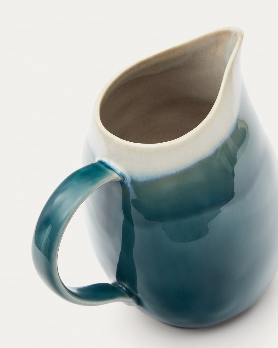 Sanet blue and white jug