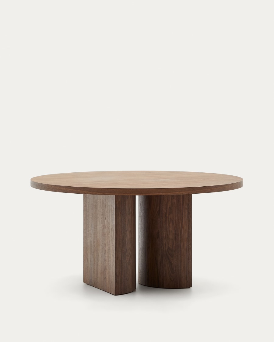 Nealy round table with a walnut veneer in a natural finish, Ø 150 cm