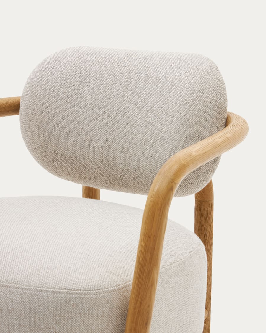Melqui beige armchair in solid oak wood with a natural finish