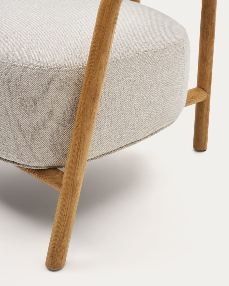 Melqui beige armchair in solid oak wood with a natural finish