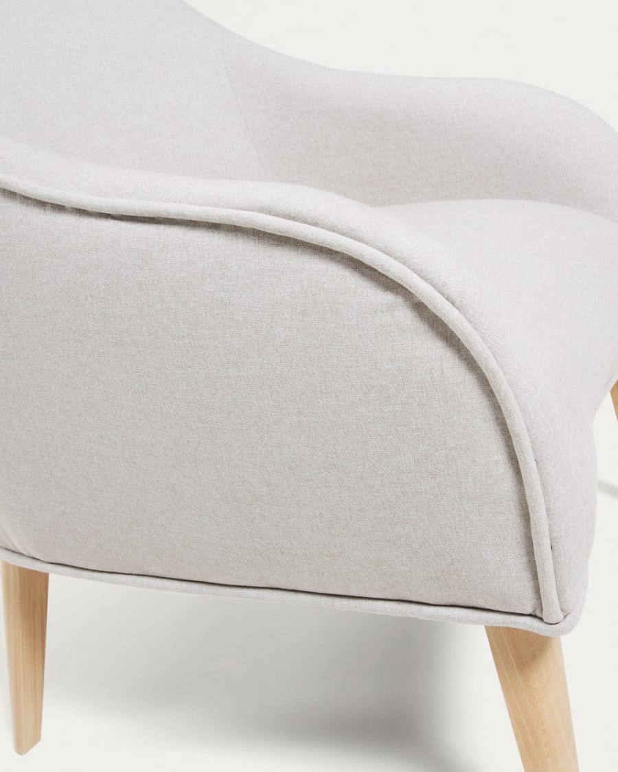 Πολυθρόνα Bobly μπεζ και ξύλινα πόδια σε φυσικό φινίρισμα