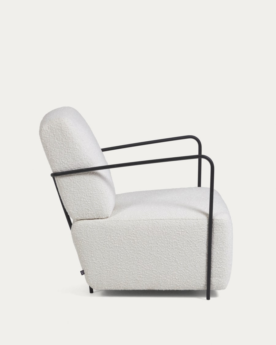 Gamer armchair in white bouclé with metal legs with black finish