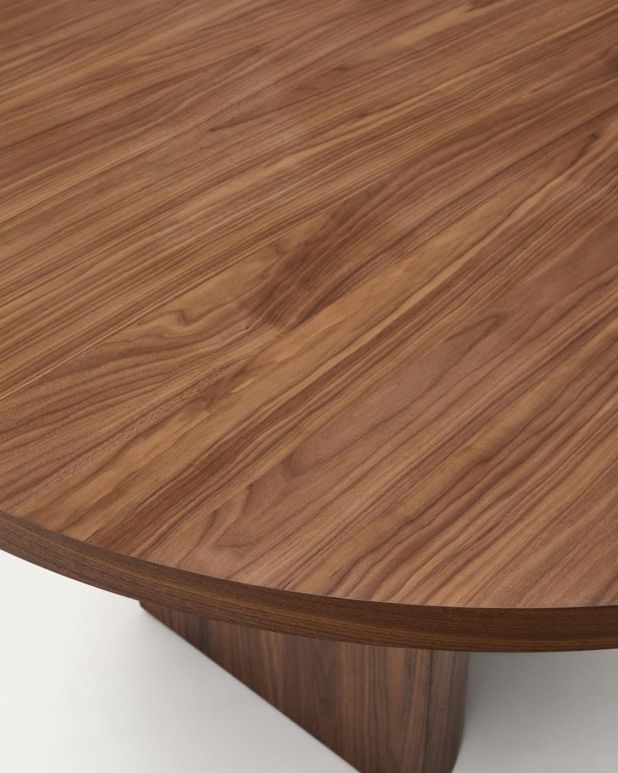 Nealy round table with a walnut veneer in a natural finish, Ø 150 cm