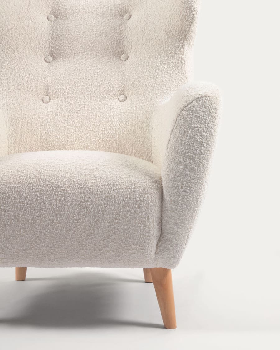 Patio armchair in white bouclé with solid, beech wood legs FSC Mix Credit