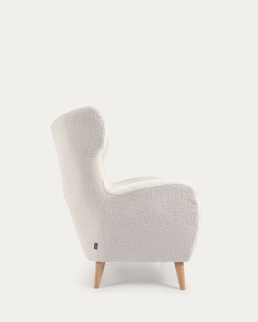 Patio armchair in white bouclé with solid, beech wood legs FSC Mix Credit