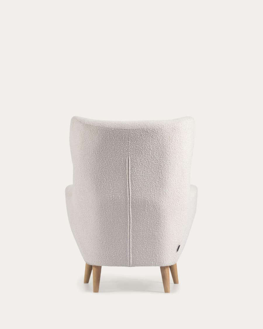 Patio armchair in white bouclé with solid, beech wood legs FSC Mix Credit