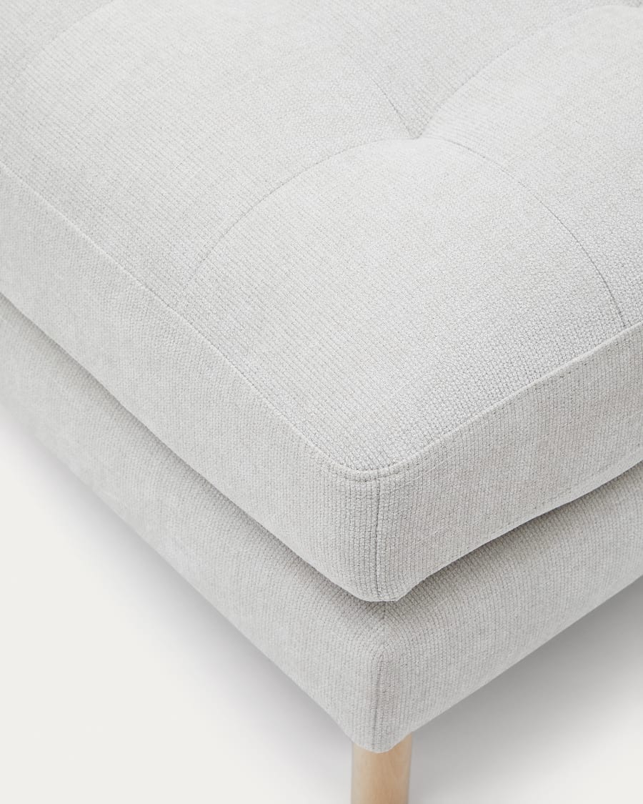 Debra Fußablage mit Bezug in perlfarbener Chenille Beine-Finish natur 80 x 80 cm FSC Mix Credit