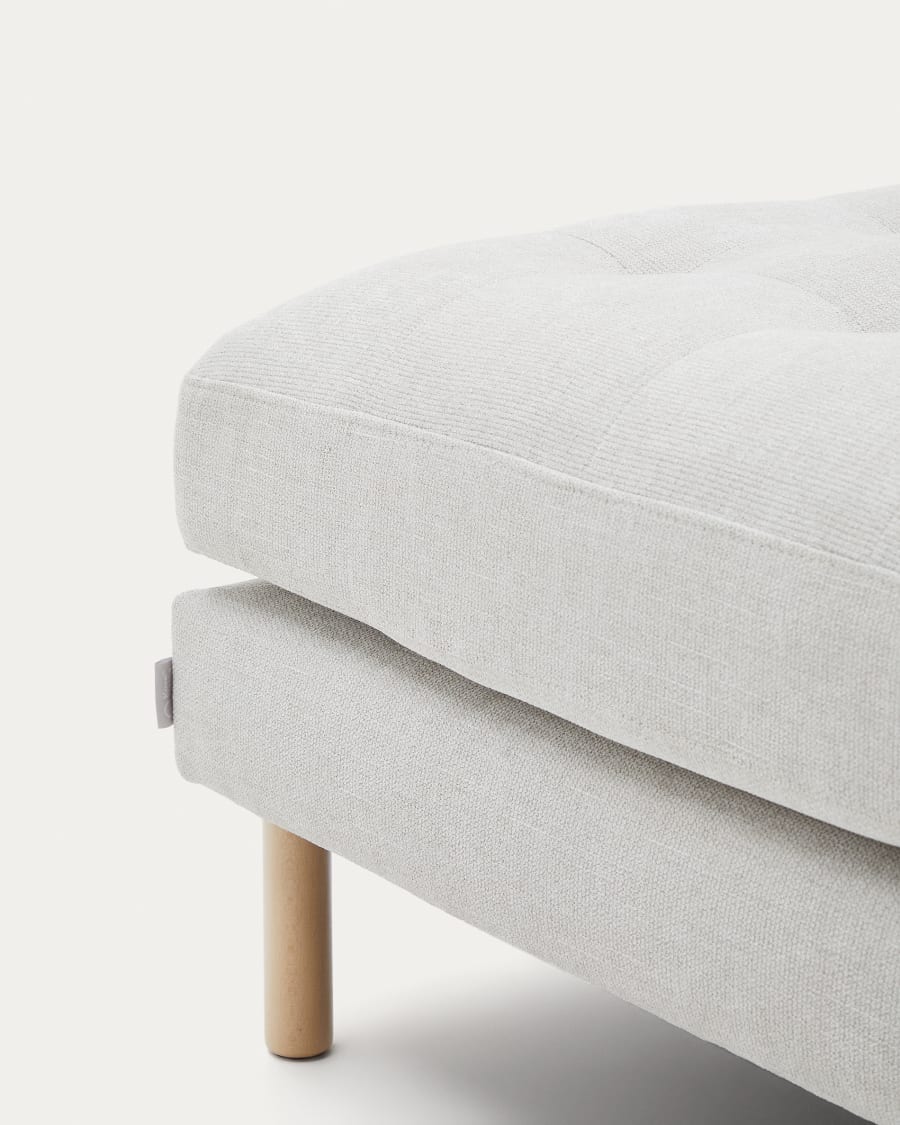 Debra Fußablage mit Bezug in perlfarbener Chenille Beine-Finish natur 80 x 80 cm FSC Mix Credit