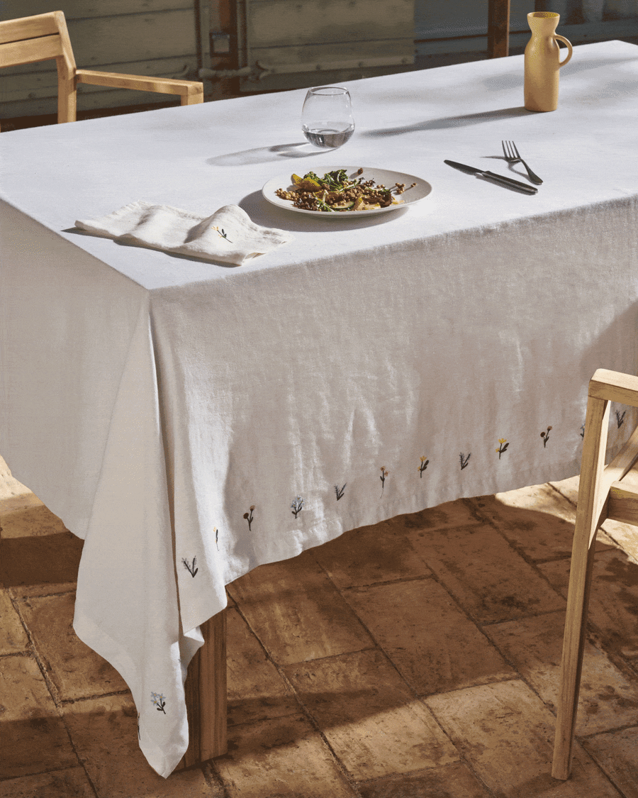 Sadurni 100% white linen with floral embroidery, 170 x 250 cm