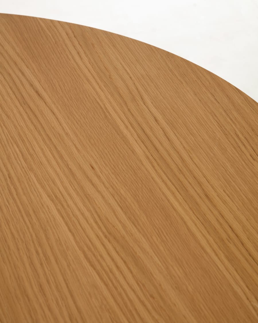 Oqui extendable oval table with an oak veneer and solid wood legs, Ø 120 (200) x 120 cm