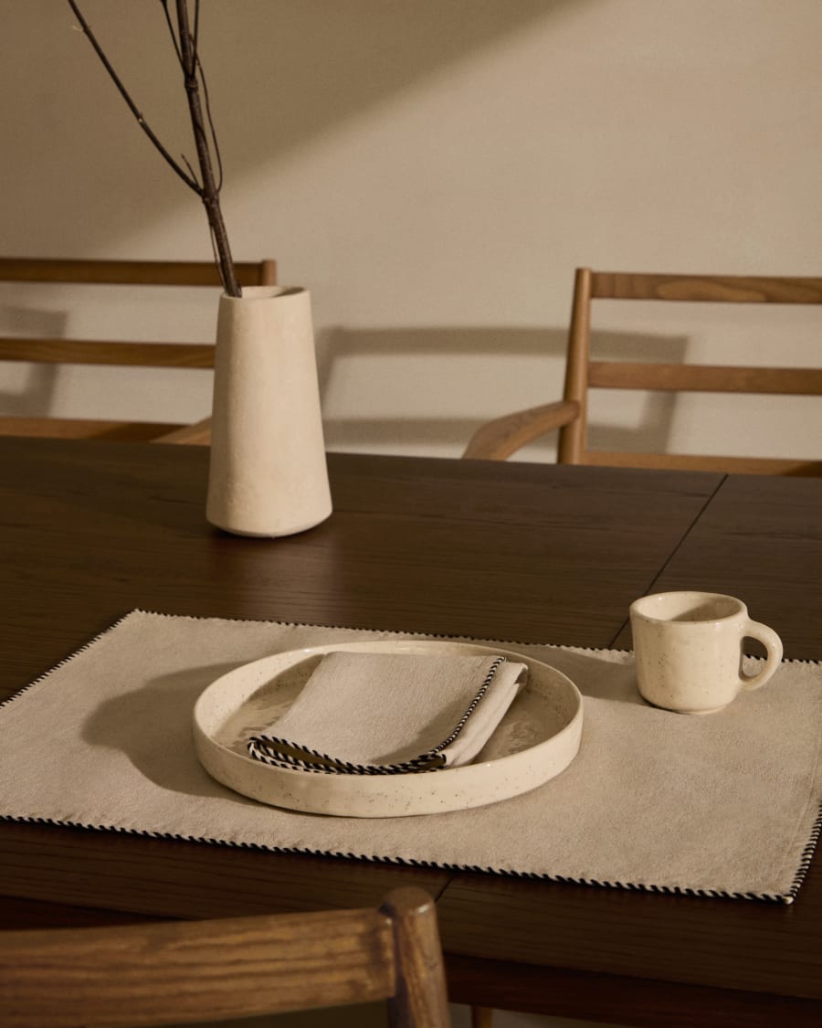Sanpola set of 2 beige linen embroidered placemats