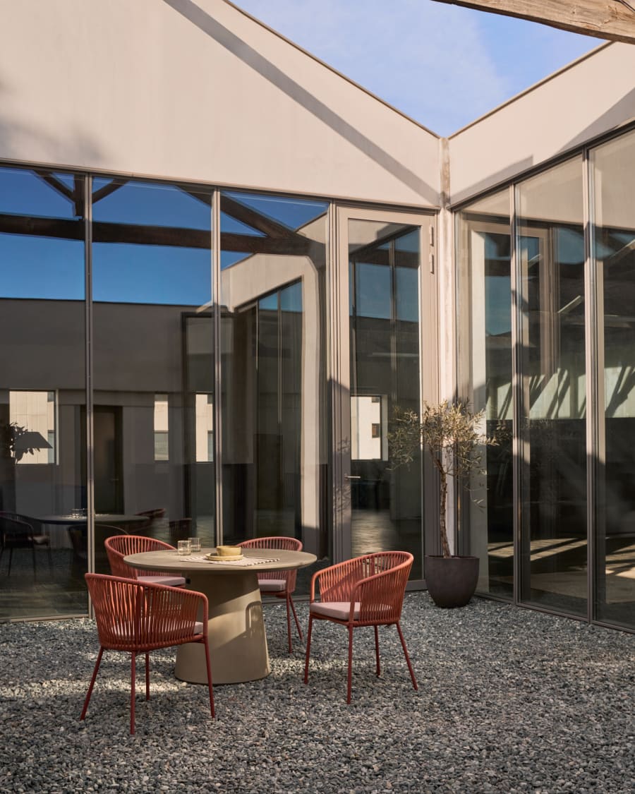 Itai outdoor round cement table, Ø 120 cm