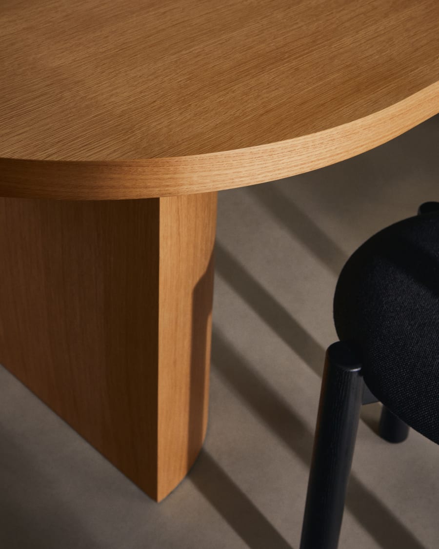 Nealy Tisch aus Eichenfurnier mit naturfarbenem Finish 240 x 100 cm