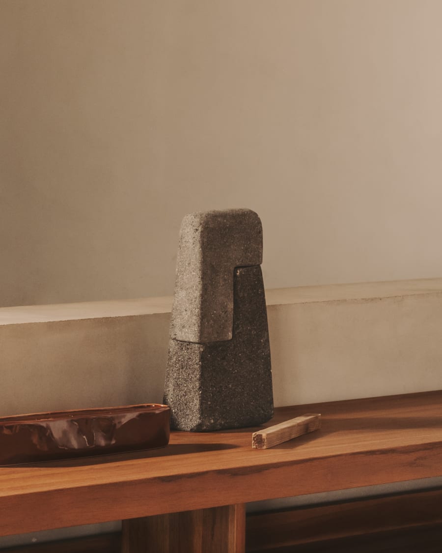 Sipa stone sculpture with natural finish 30 cm