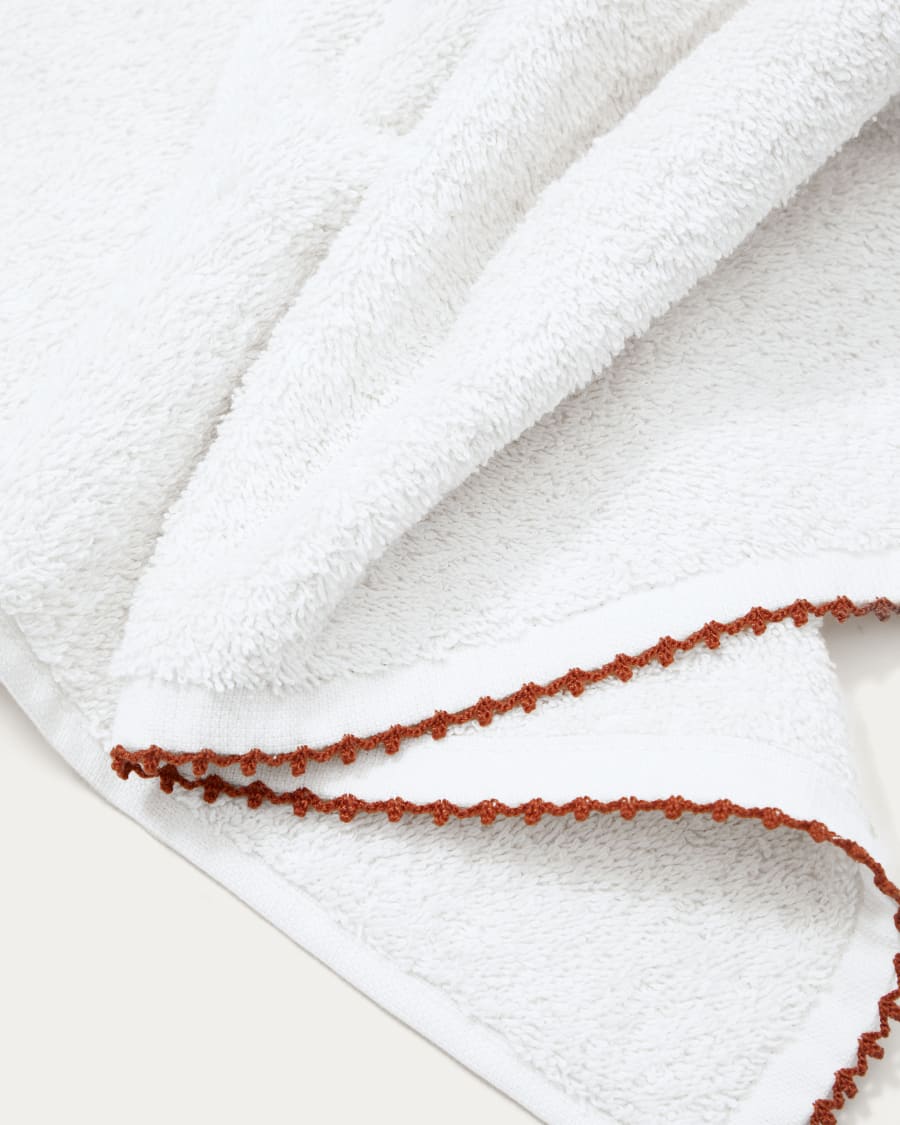 Sinami bath towel in 100% white cotton with contrasting terracotta detail 90 x 150 cm
