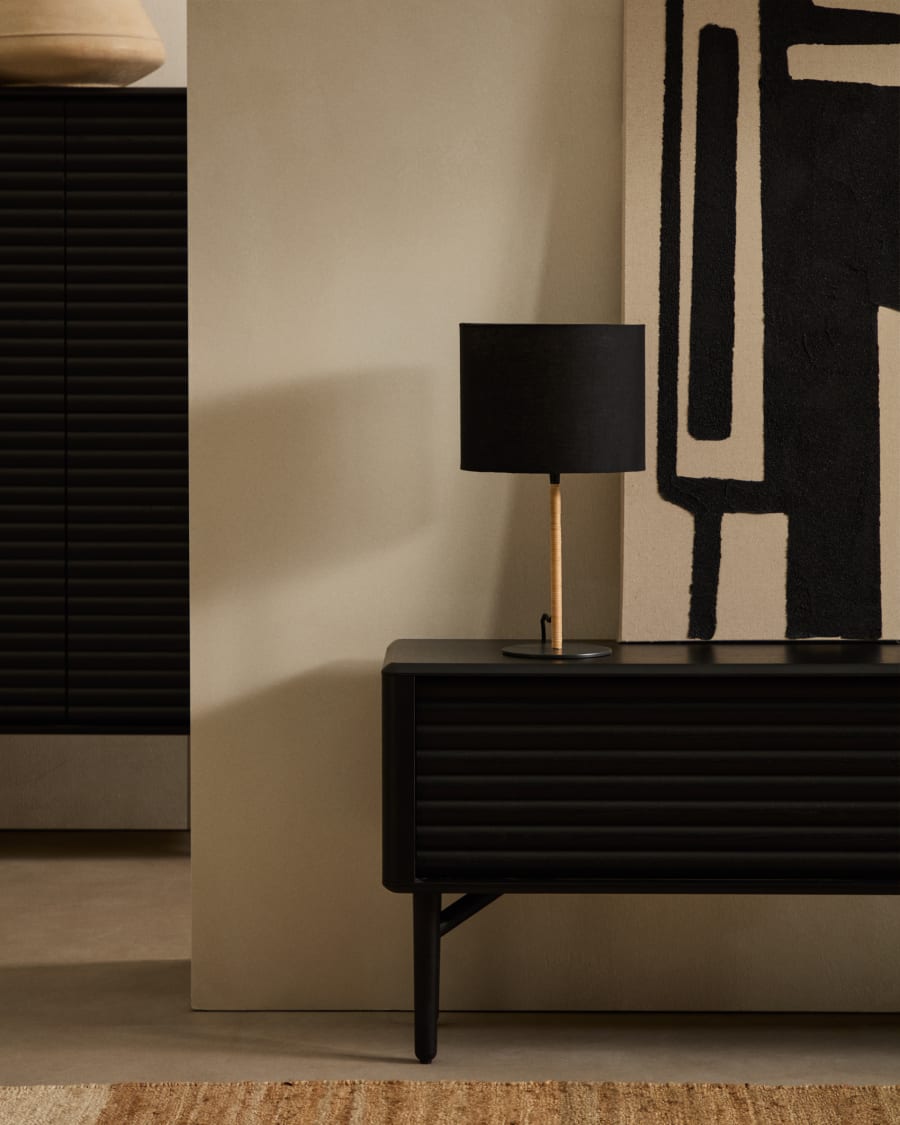 Pina Tischlampe aus Metall und Rattan mit schwarzem Baumwollschirm