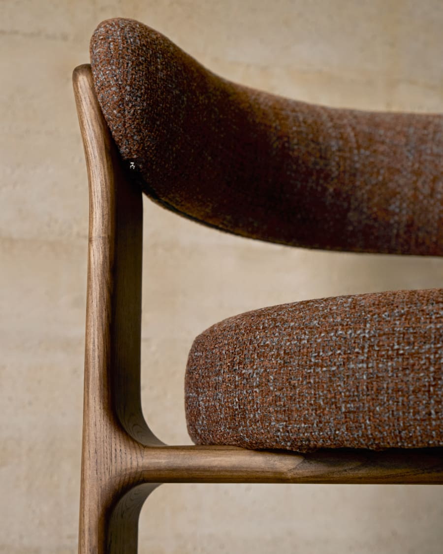 Granite 3-legged chair in brown chenille and with solid ash wood in a walnut finish FSC 100%
