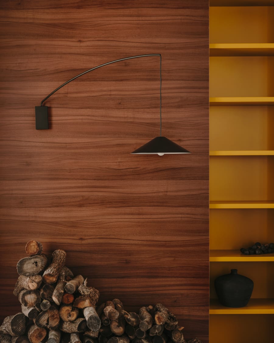 Wandleuchte Kally aus Metall mit schwarz lackiertem Finish