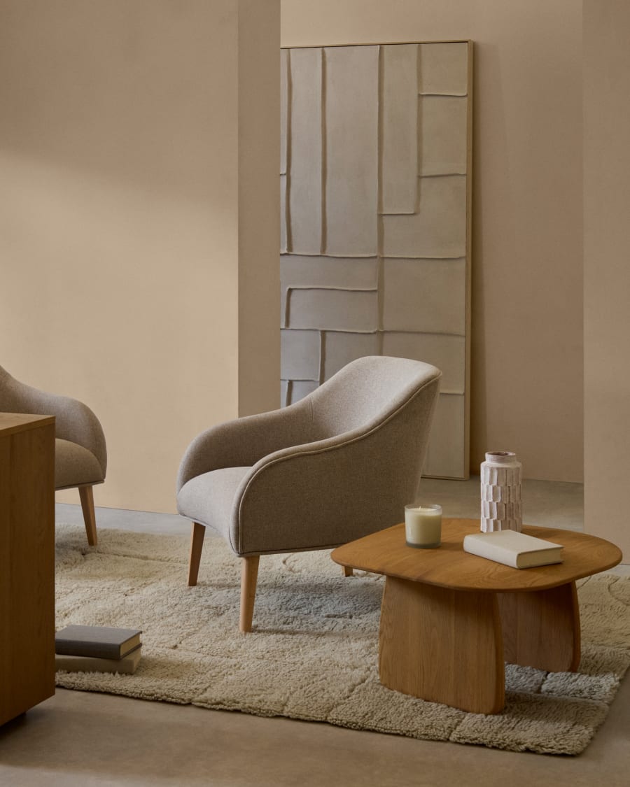 Πολυθρόνα Bobly μπεζ και ξύλινα πόδια σε φυσικό φινίρισμα