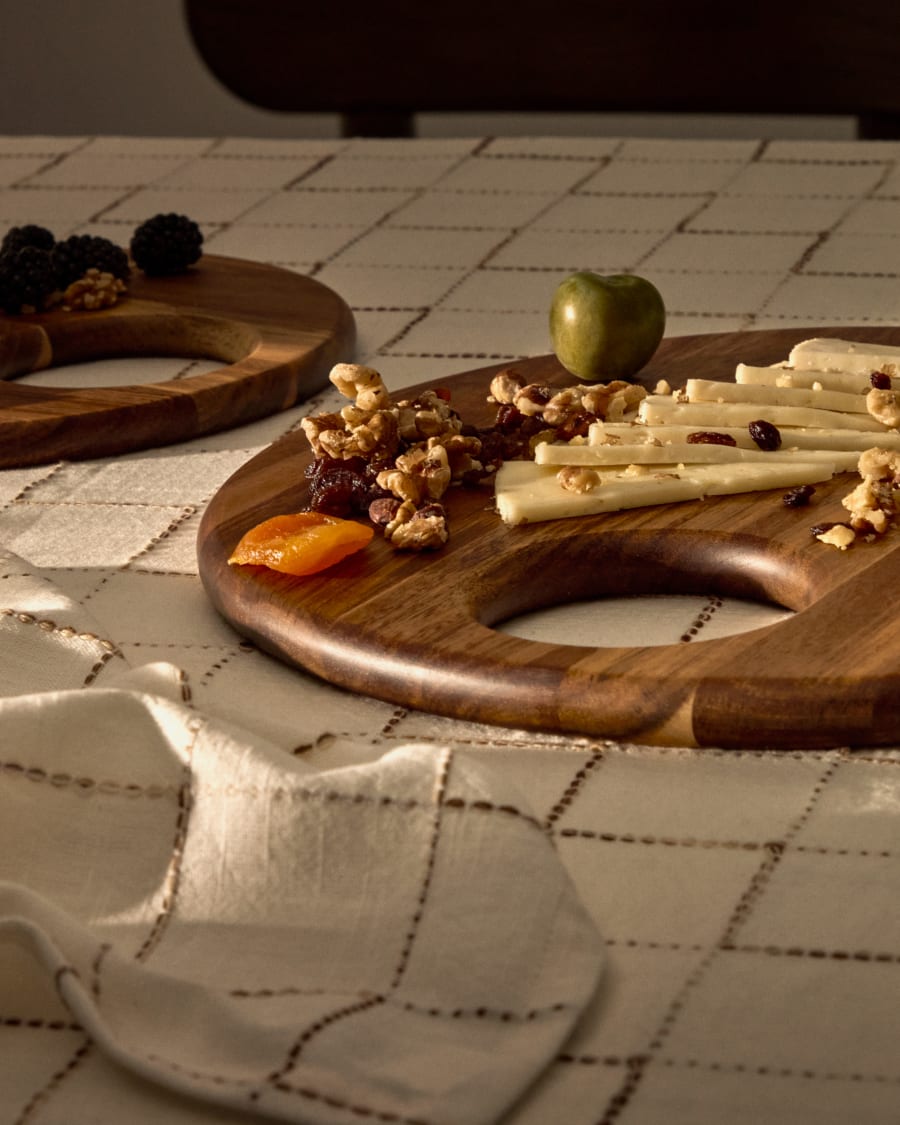 Klot medium-sized serving board made of acacia wood FSC 100%