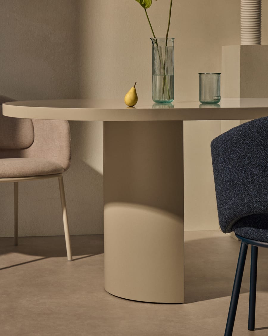 Tisch Nealy aus lackiertem MDF mit eierschalfarbenem Finish 240 x 100 cm