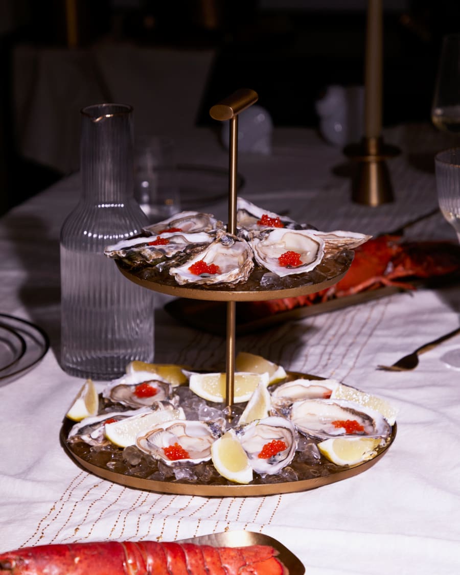 Aruc 2-layered tray made of gold-coloured stainless steel