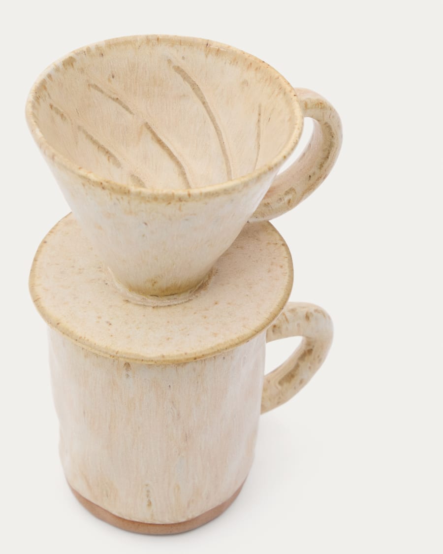 Set Zunel aus einer Tasse mit Kaffeefilter aus Keramik in Beige