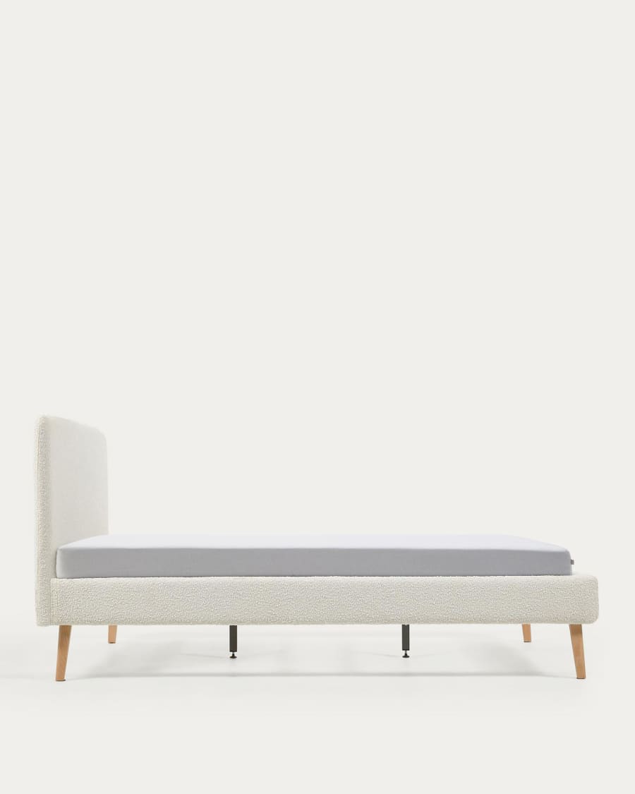 Dyla bed in white bouclé, with solid beech wood legs for a 160 x 200 cm mattress