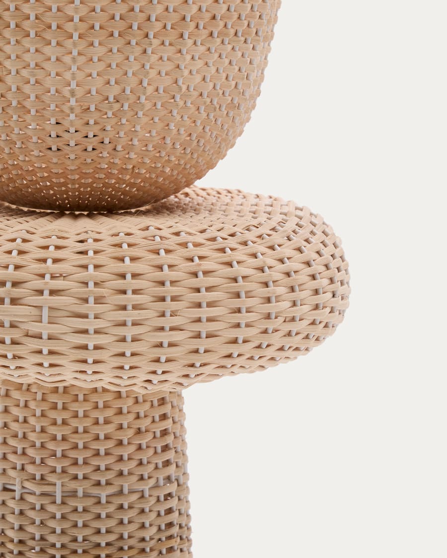 Neuda rattan floor lamp with light finish