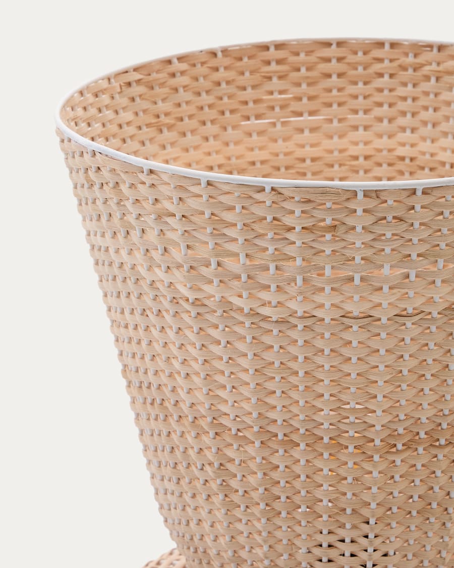 Neuda rattan floor lamp with light finish