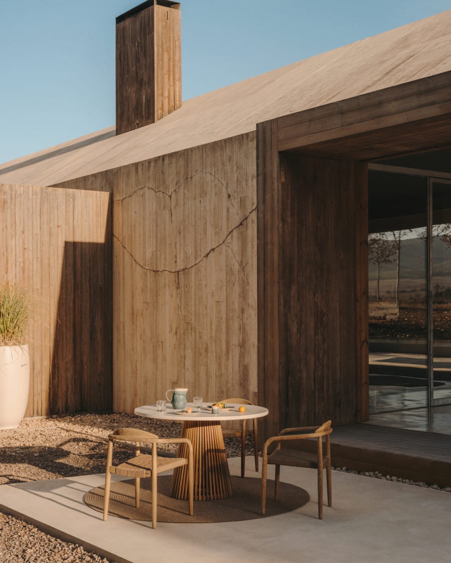 Alcaufar round outdoor table made of solid teak wood and white cement Ø 90 cm