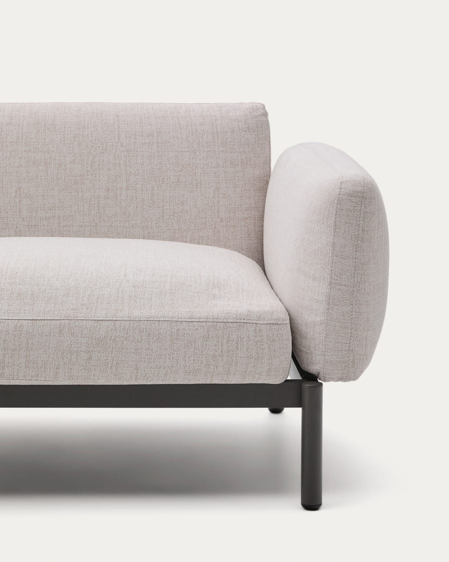 Modulares Outdoor-Ecksofa Sorells mit 5 Sitzplätzen mit beigefarbener Polsterung und grünem Aluminium, mit Tischen aus Teakholz, 277 x 446 cm, FSC 100 %