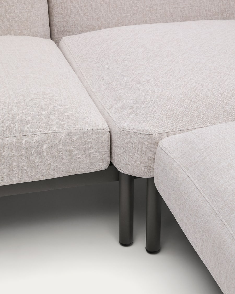 Modulares Outdoor-Ecksofa Sorells mit 5 Sitzplätzen mit beigefarbener Polsterung und grünem Aluminium, mit Tischen aus Teakholz, 277 x 446 cm, FSC 100 %