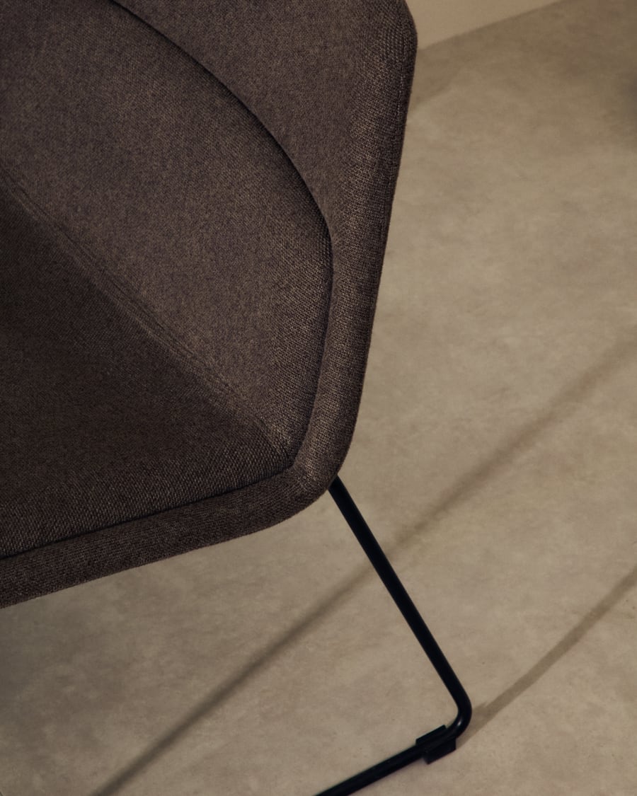Zahara brown armchair and steel in a black finish, 100% FSC