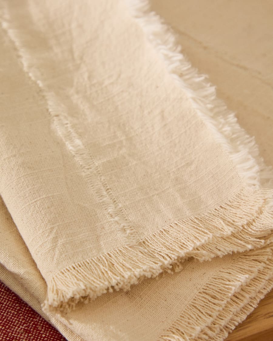 Set Nuvet mit zwei Servietten aus 100% Baumwolle in ausgefranster Optik beige 35 x 35 cm