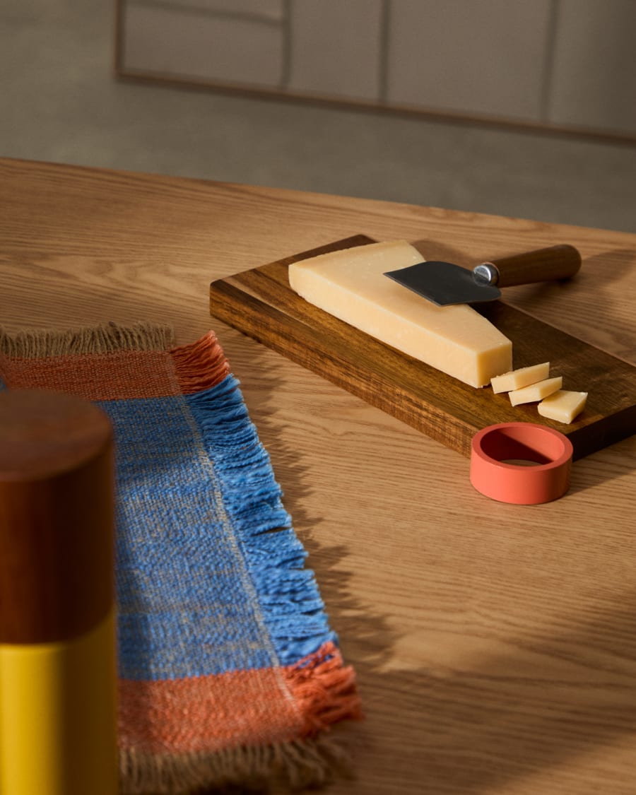 Zairin serving board in FSC 100% acacia wood and pink metal