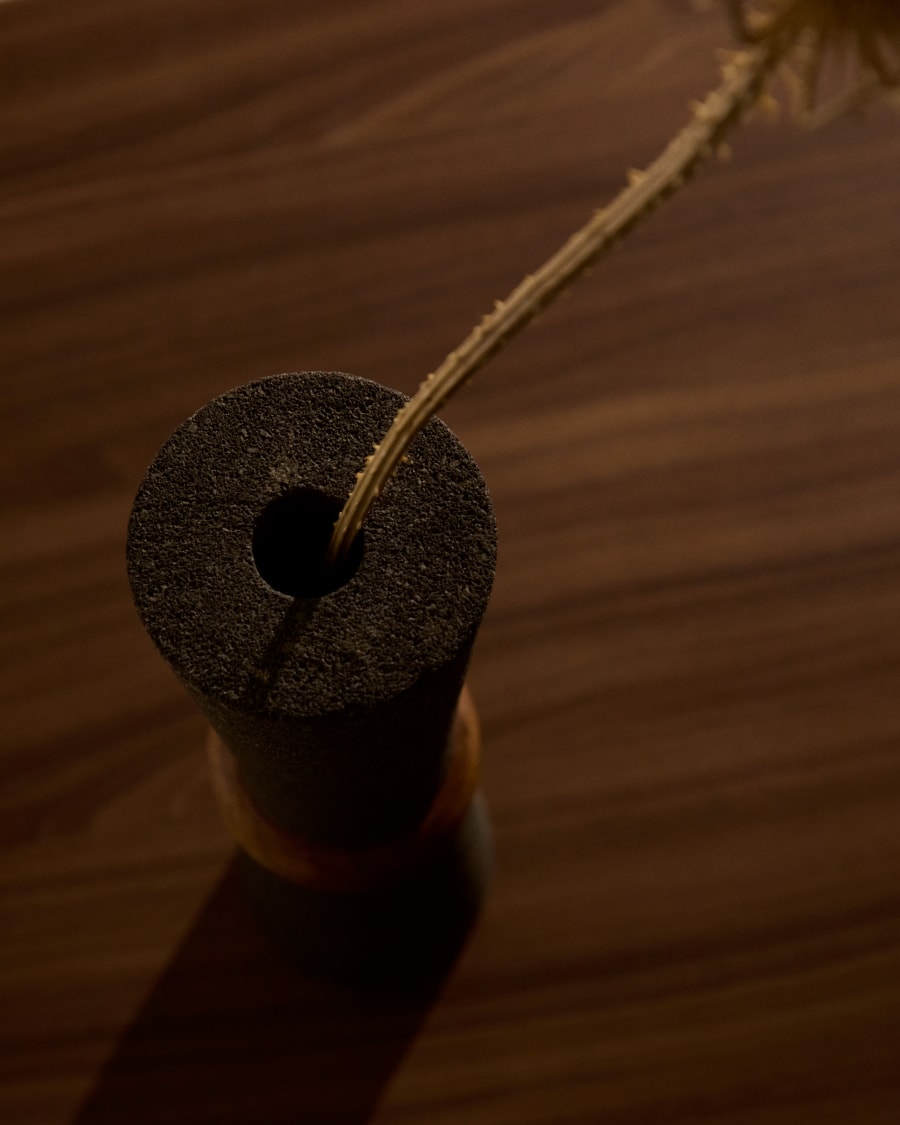 Vase Naro aus schwarzem Stein und Teakholz 30 cm