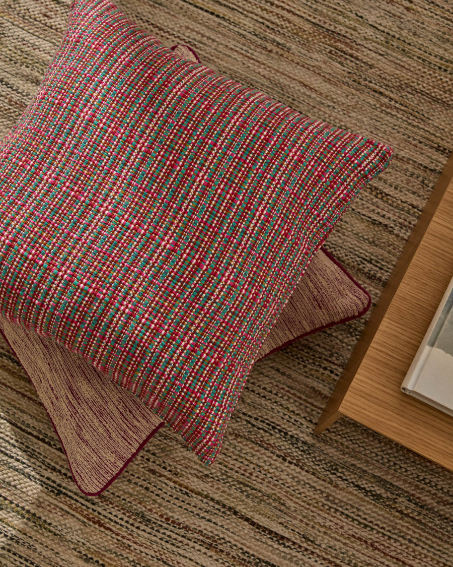 Nivara cushion cover with pink structured fabric 50 x 50cm
