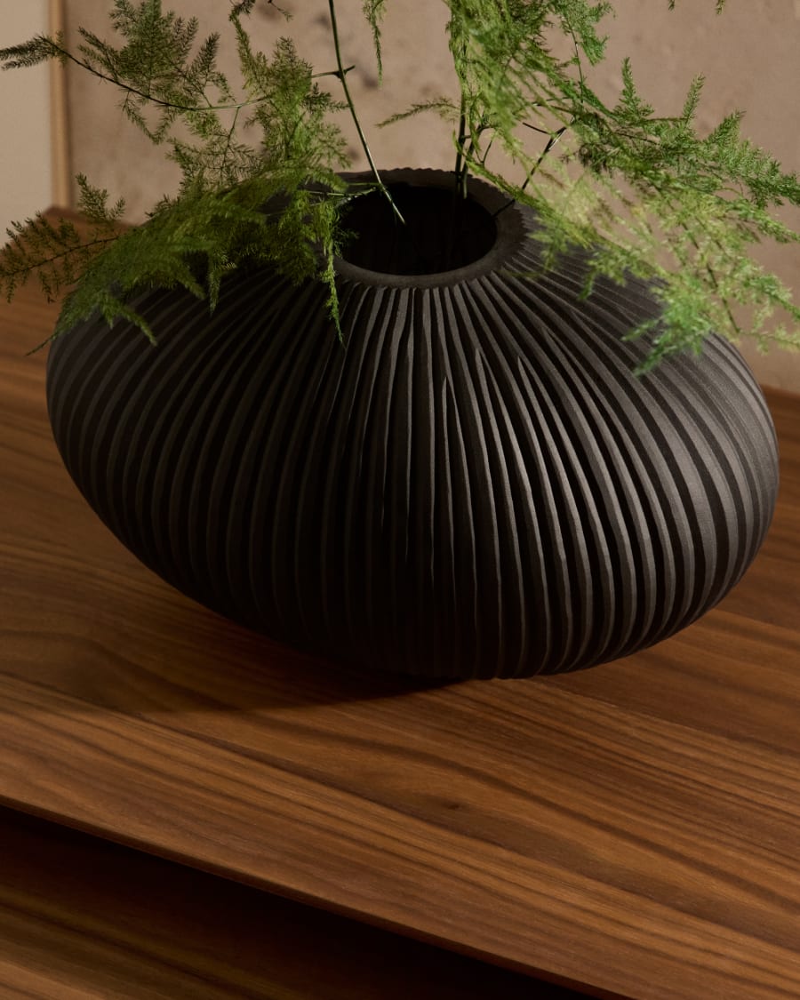Nivra dark grey glass vase 19cm